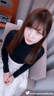 《极限㊙️真实泄密》民宅出租房大神洞中现场实拍，极品短发漂亮美女同白皙大奶姐妹交替车轮式接客，体位多冒白浆-平头中年大叔